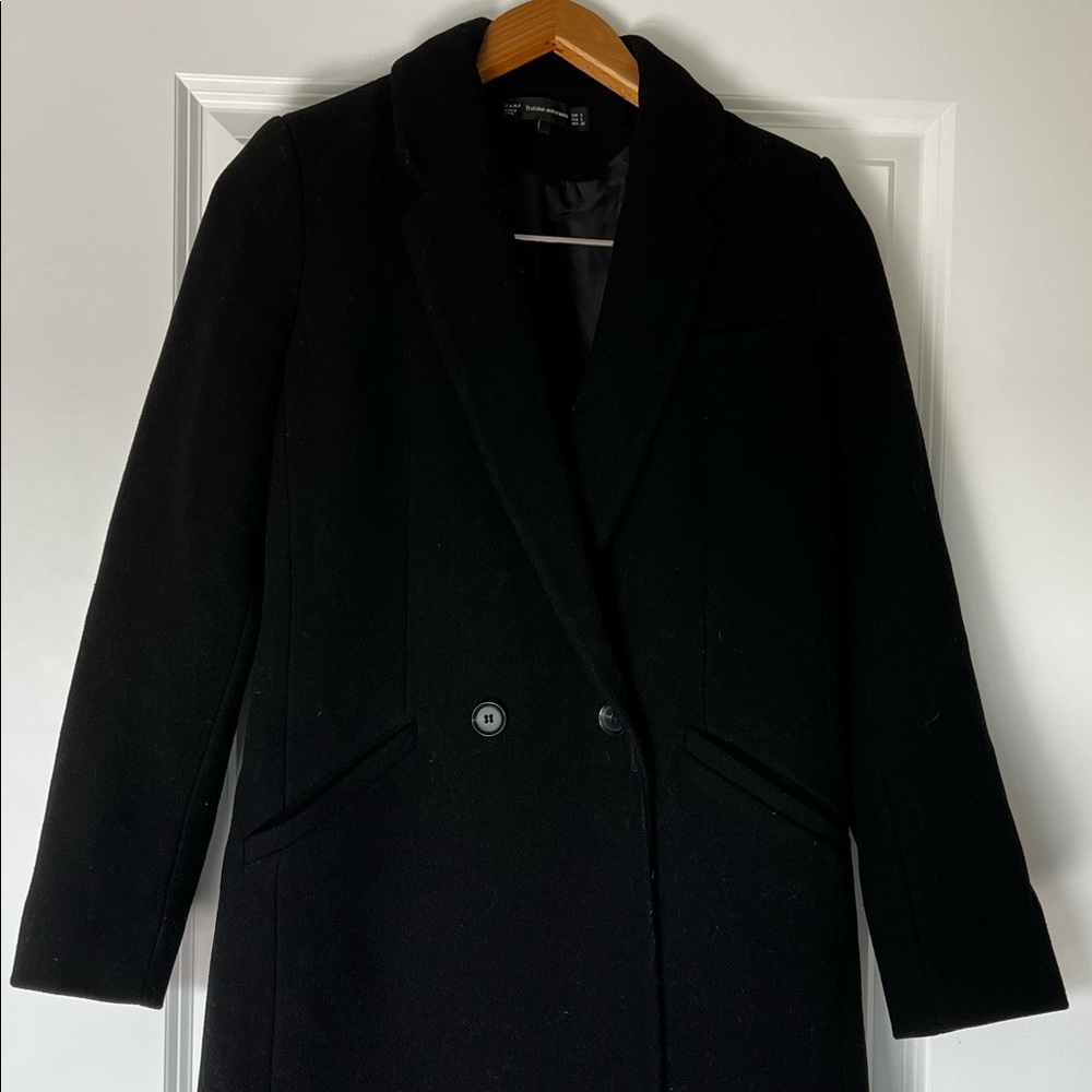 Zara Winter Coat Size Small. 33”in length. Used only once. Excellent condition.
